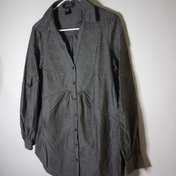 Industry 212 grey button up size medium - Picture 4 of 8